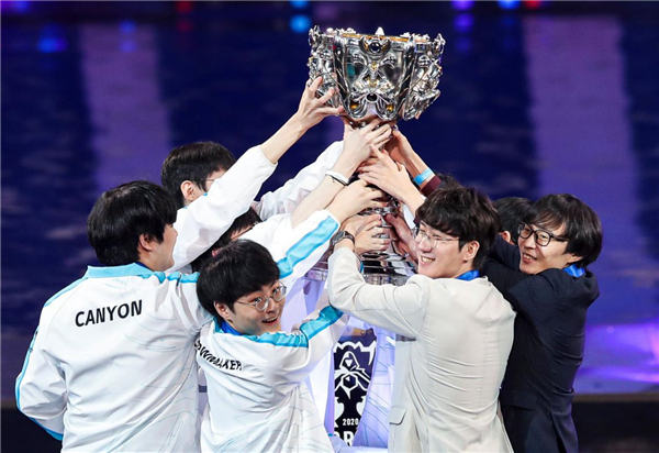 TyLoo , Astralis , BIG , 和 pain 在 FISSURE Playground #1 开局时取得胜利