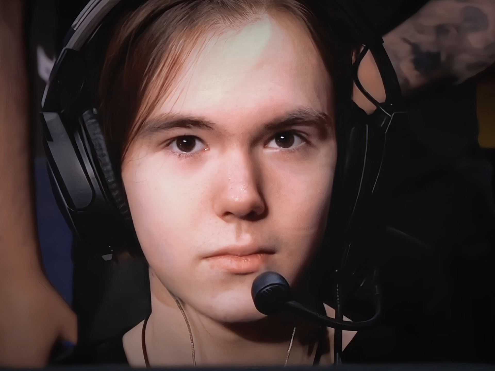 上课时间！Zeus Quesanti 教授 Siwoo Gnar。双C在团战中展现他们的实力。 Hanwha Life Esports 赢得了第一场比赛